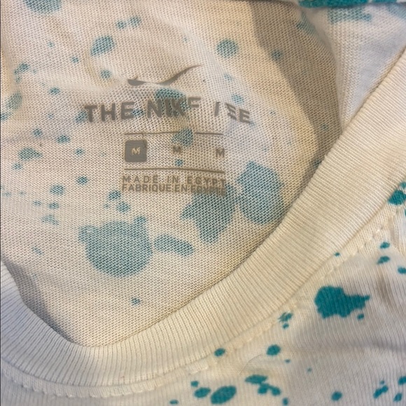 Nike Boys White and Blue Short Sleeve Tee with Splatter Design Size M - Picture 2 of 4